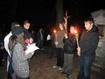 Naši učenici predvodili Križni put na Kalvariji